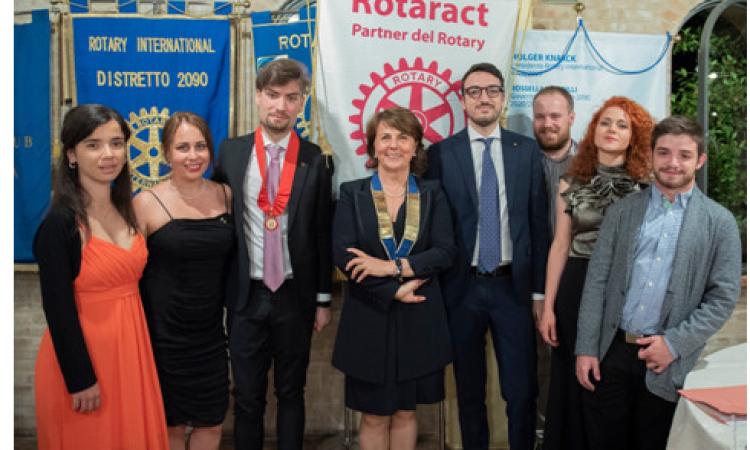 Rotaract Macerata, Angelo Maria Tartaglia è il nuovo presidente: visita della governatrice del Distretto