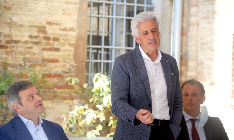 Macerata, Parcaroli incassa l'appoggio dell'Udc: "Un mecenate dal cuore grande" (FOTO) Macerata, Parcaroli incassa l'appoggio dell'Udc: "Un mecenate dal cuore grande" (FOTO)