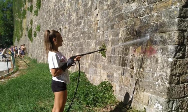 Camerino, "Ci sto? Affare fatica!": giovani al lavoro per la cura della città
