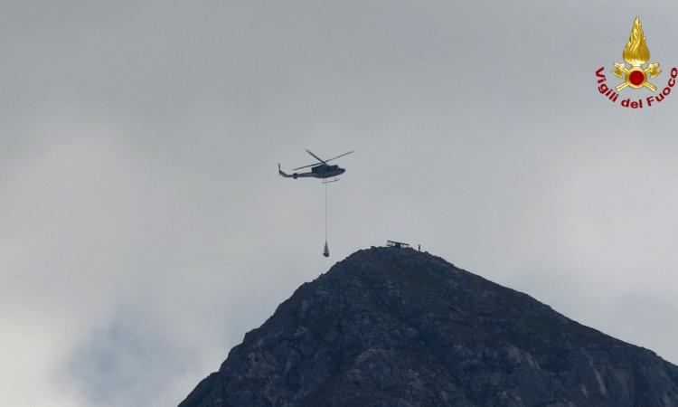 Ussita, recuperata la croce metallica sul Monte Bove: intervengono i Vigili del Fuoco (FOTO)