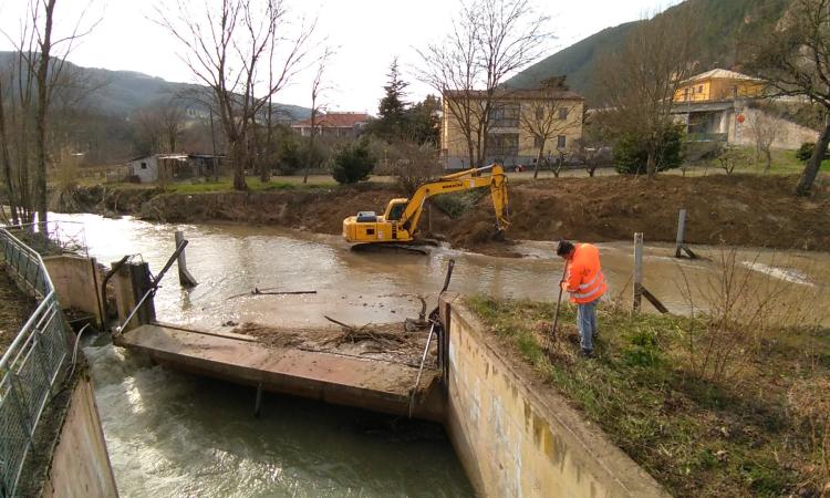 Fiume Potenza, iniziati i lavori di consolidamento dell'argine