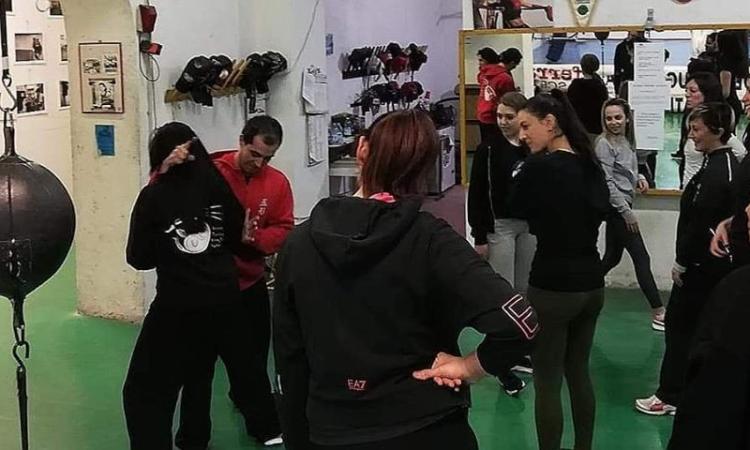 Macerata, l'Accademia Pugilistica riapre all'autodifesa femminile: i corsi torneranno a settembre Macerata, l'Accademia Pugilistica riapre all'autodifesa femminile: i corsi torneranno a settembre