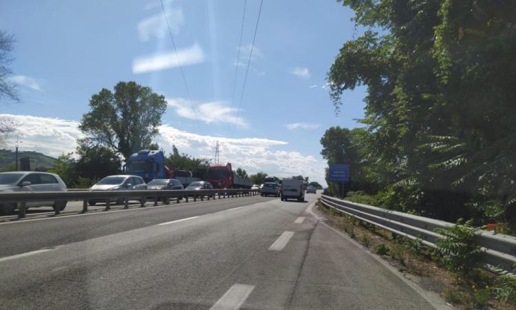 Superstrada, ripartono i lavori. Chiude svincolo Montecosaro e deviazioni per il traffico