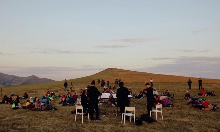 RisorgiMarche, due concerti all'alba e al tramonto sui Monti Sibillini RisorgiMarche, due concerti all'alba e al tramonto sui Monti Sibillini