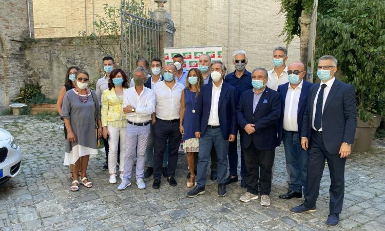 Macerata, Forza Italia svela la lista dei candidati a sostegno di Parcaroli (FOTO e VIDEO) Macerata, Forza Italia svela la lista dei candidati a sostegno di Parcaroli (FOTO e VIDEO)