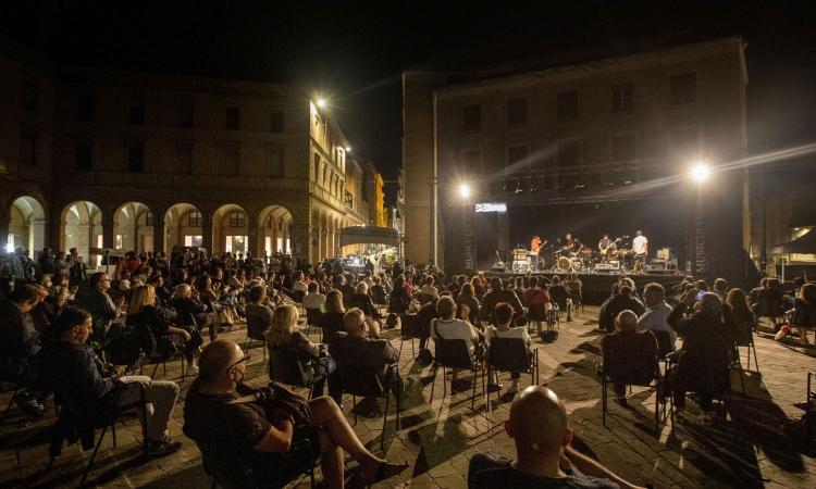 Musicultura 2020, i vincitori si esibiscono in piazza a Macerata nel ricordo di Piero Cesanelli Musicultura 2020, i vincitori si esibiscono in piazza a Macerata nel ricordo di Piero Cesanelli