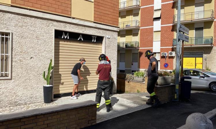 Sisma, parrucchiere costretto a chiudere la propria attività dopo 3 anni: "La burocrazia uccide" Sisma, parrucchiere costretto a chiudere la propria attività dopo 3 anni: "La burocrazia uccide"