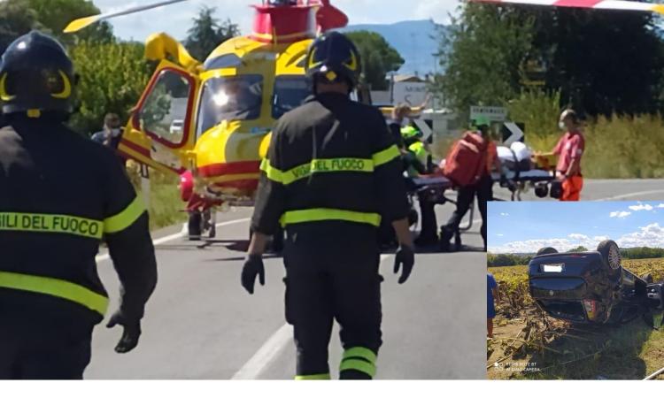 Recanati, finisce fuori strada con l'auto e si ribalta su un campo: donna a Torrette in codice rosso (FOTO e VIDEO)
