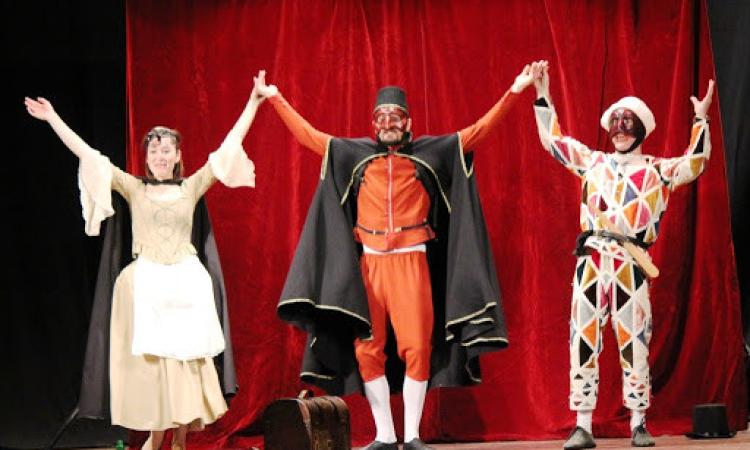 Camerino, torna Ruvidoteatro: alla Rocca dei Borgia arrivano "Le avventure di Arlecchino" Camerino, torna Ruvidoteatro: alla Rocca dei Borgia arrivano "Le avventure di Arlecchino"