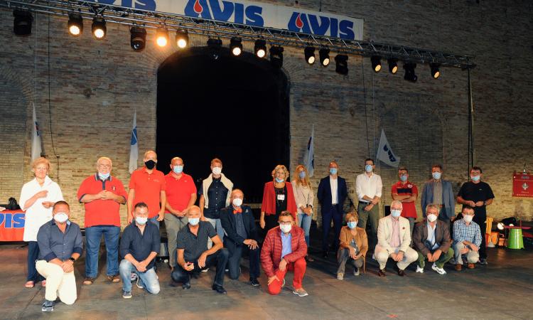 Macerata, l'Avis festeggia i suoi 70 anni sul palco dello Sferisterio: più di cento i donatori premiati (FOTO) Macerata, l'Avis festeggia i suoi 70 anni sul palco dello Sferisterio: più di cento i donatori premiati (FOTO)