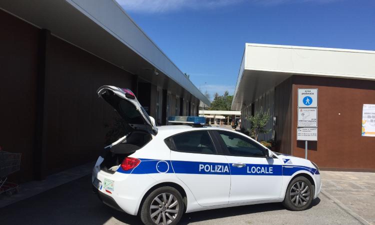 Camerino, bar trasformato in una sala da ballo: multa e chiusura per 7 giorni Camerino, bar trasformato in una sala da ballo: multa e chiusura per 7 giorni