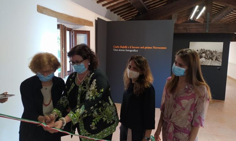 "Carlo Balelli e il lavoro nel primo Novecento”: inaugurata all’Abbadia di Fiastra la mostra fotografica "Carlo Balelli e il lavoro nel primo Novecento”: inaugurata all’Abbadia di Fiastra la mostra fotografica