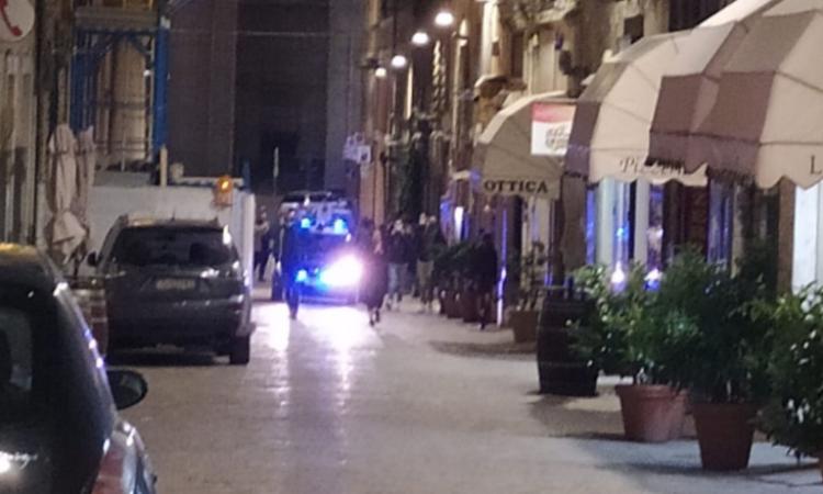 Macerata, un cameriere irregolare e norme igieniche non rispettate: multati due gestori di locali del centro Macerata, un cameriere irregolare e norme igieniche non rispettate: multati due gestori di locali del centro