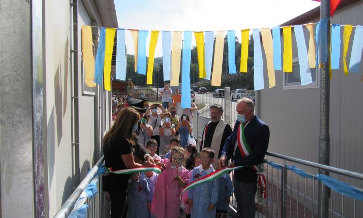 Valfornace, si apre l'anno scolastico con l'inaugurazione della nuova scuola dell'Infanzia Valfornace, si apre l'anno scolastico con l'inaugurazione della nuova scuola dell'Infanzia