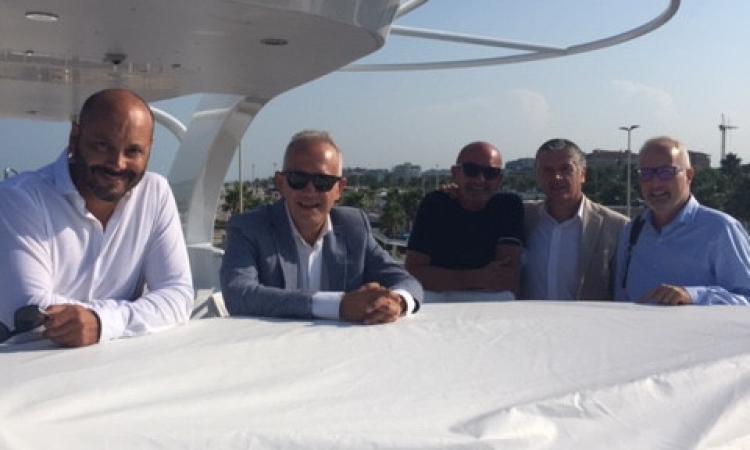 Mega yacht attracca a Civitanova, Ciarapica: "Il porto è un volano per l'economia della città"