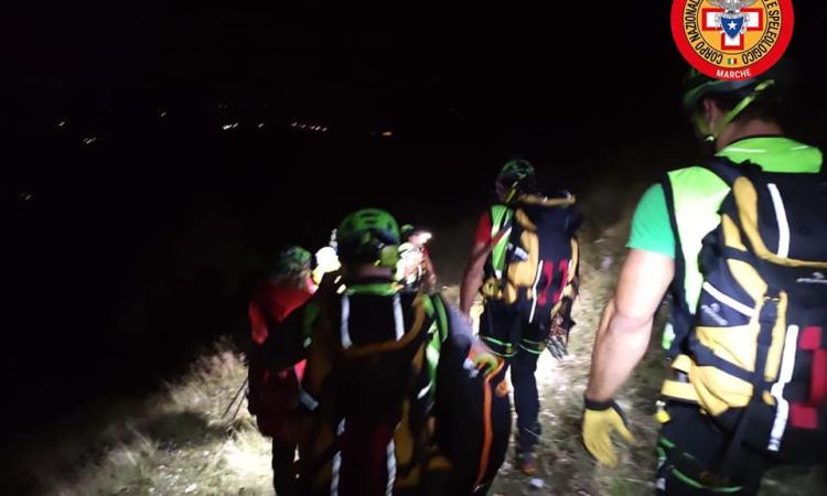 Sorpresi dalla pioggia sbagliano sentiero: 4 escursionisti recuperati nella notte