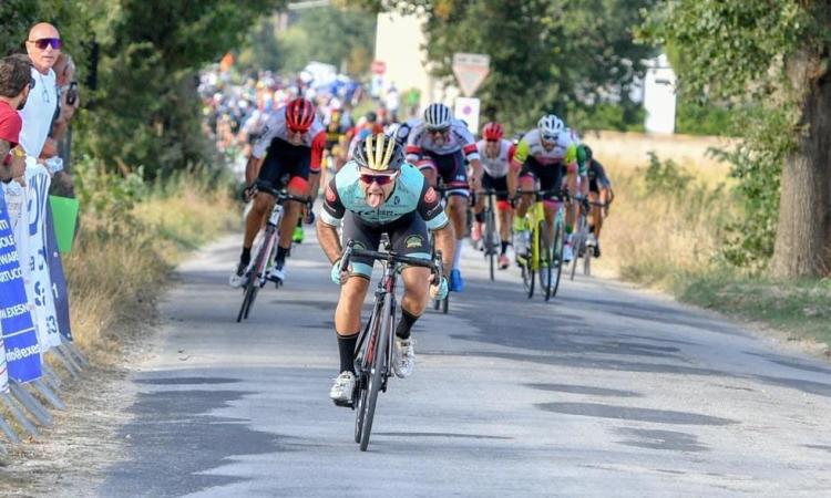 Macerata, terza vittoria del 2020 per l'HG Cycling Team: Moreno Ripari trionfa a Sforzacosta