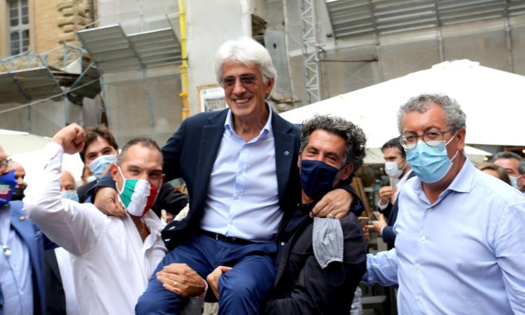 Svolta storica per Macerata, vince la destra: Sandro Parcaroli è il nuovo sindaco (VIDEO e FOTO)