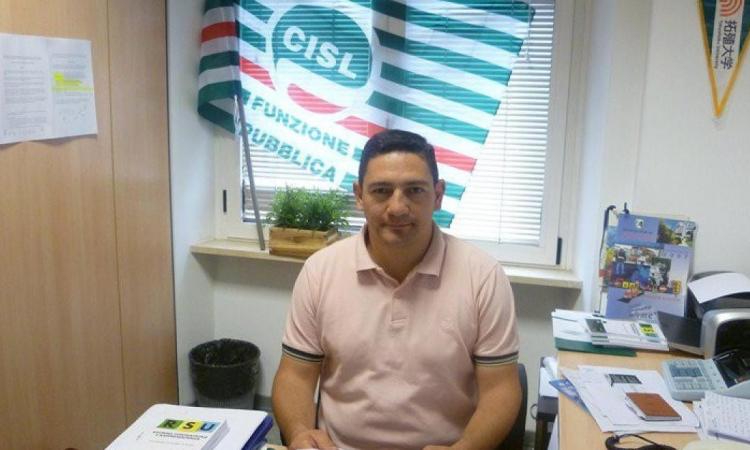 Cisl, Moretti: "Un genitore potrà attivare lo smart working se il figlio under 14 è in quarantena" Cisl, Moretti: "Un genitore potrà attivare lo smart working se il figlio under 14 è in quarantena"