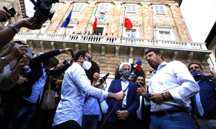 Matteo Salvini a Macerata: dal balcone del Comune all'incontro con il Vescovo (Fotogallery)