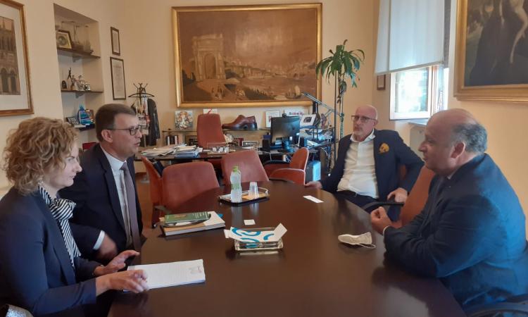 Marche, nuove vie per l'export farmaceutico: la Camera di Commercio dialoga con la Lituania Marche, nuove vie per l'export farmaceutico: la Camera di Commercio dialoga con la Lituania