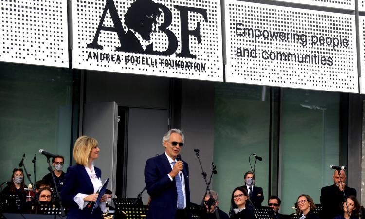 Andrea Bocelli scalda Camerino: festa doppia per l'Accademia della Musica e i 70 anni di Renato Zero (FOTO e VIDEO) Andrea Bocelli scalda Camerino: festa doppia per l'Accademia della Musica e i 70 anni di Renato Zero (FOTO e VIDEO)