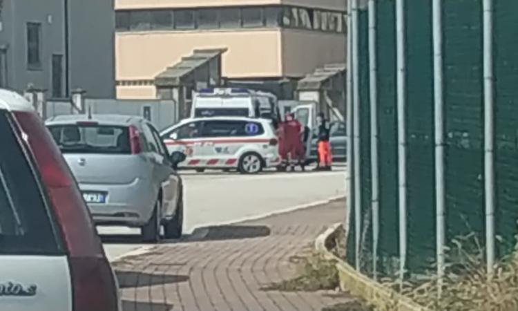 Pollenza, incidente in un'officina meccanica: uomo trasportato al pronto soccorso Pollenza, incidente in un'officina meccanica: uomo trasportato al pronto soccorso