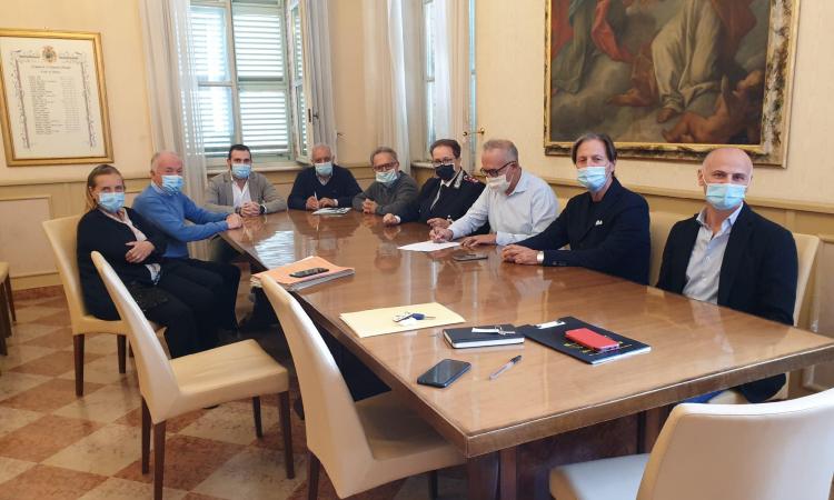 Civitanova, atti vandalici e bivacchi nella galleria di palazzo Pistilli: vertice in Comune