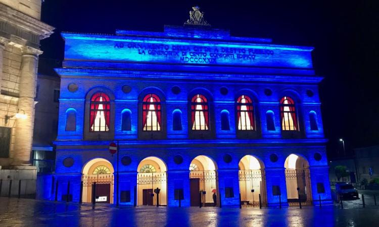 Macerata, lo Sferisterio si illumina di blu per la campagna "Uniti per la dislessia"
