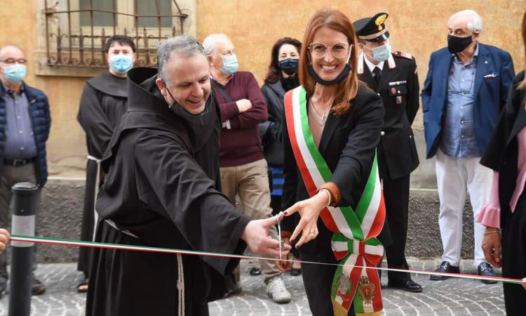 Potenza Picena, taglio del nastro per la mostra dedicata a Papa Wojtyla Potenza Picena, taglio del nastro per la mostra dedicata a Papa Wojtyla