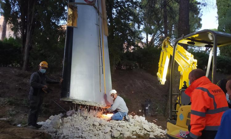 Macerata, l'ala dell'aereo di via Piave "vola" alle ex-Casermette: iniziati i lavori di trasloco Macerata, l'ala dell'aereo di via Piave "vola" alle ex-Casermette: iniziati i lavori di trasloco