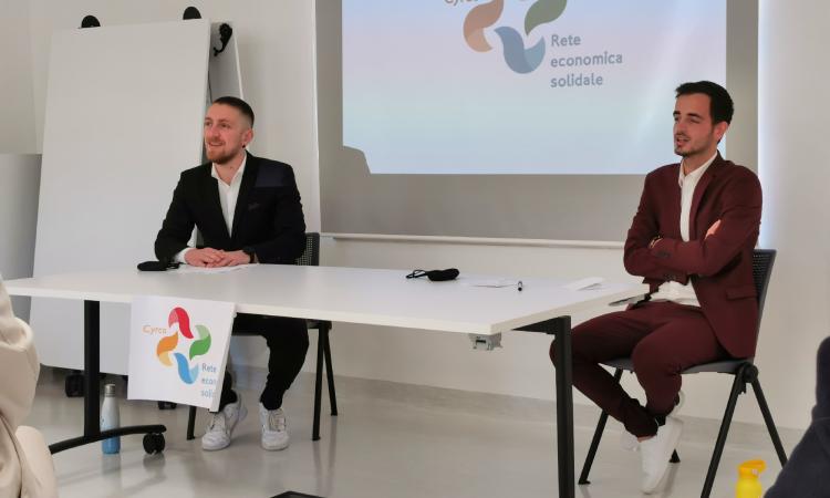 Macerata, via il velo su "Cyrco": l'app dedicata ai piccoli negozi. "Un passo per ripopolare il centro" Macerata, via il velo su "Cyrco": l'app dedicata ai piccoli negozi. "Un passo per ripopolare il centro"