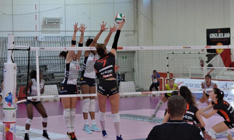 A2, la Cbf Balducci torna a Macerata con un punto: battuta da Soverato dopo 5 set A2, la Cbf Balducci torna a Macerata con un punto: battuta da Soverato dopo 5 set