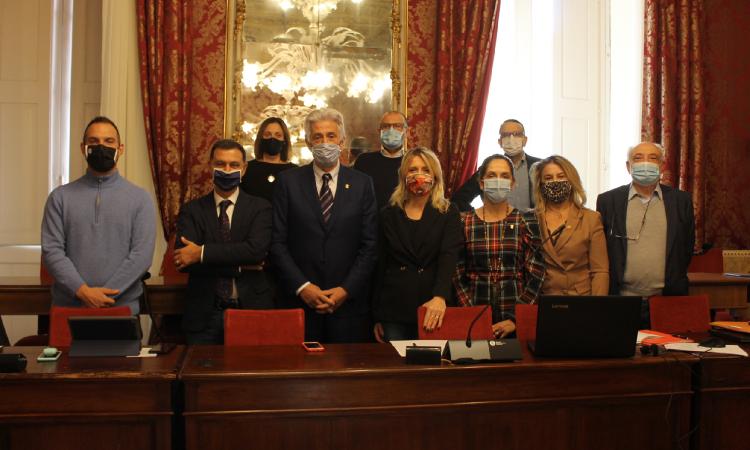 Macerata, la maggioranza replica ad Orioli e Pantana: "gesto ispirato a logiche clientelari" Macerata, la maggioranza replica ad Orioli e Pantana: "gesto ispirato a logiche clientelari"