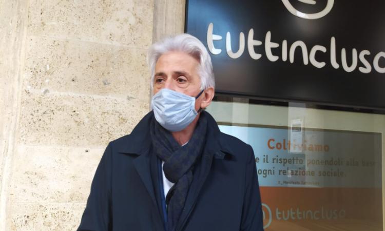 Macerata, contagi in crescita. L'appello di Parcaroli: "Unica arma che abbiamo è il vaccino" Macerata, contagi in crescita. L'appello di Parcaroli: "Unica arma che abbiamo è il vaccino"