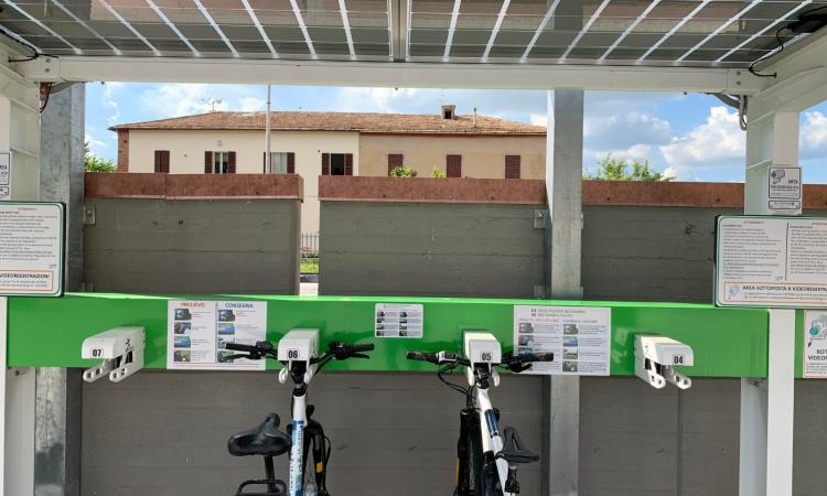Camerino, nuova stazione per bici elettriche: al via i lavori Camerino, nuova stazione per bici elettriche: al via i lavori