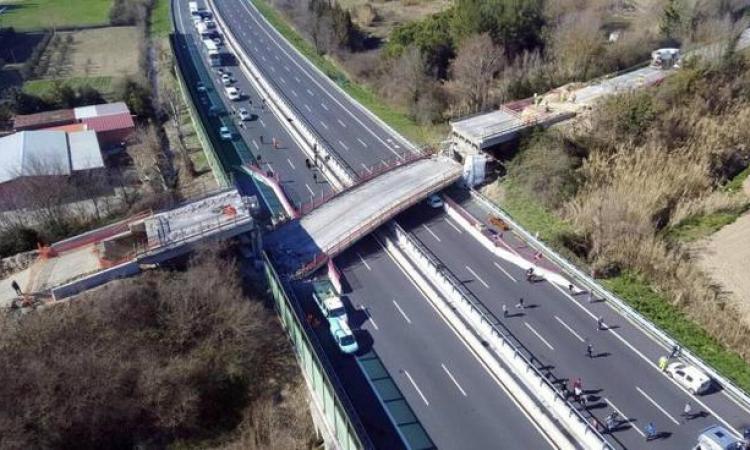 Crollo del ponte sulla A14, a processo 18 persone e 4 società Crollo del ponte sulla A14, a processo 18 persone e 4 società
