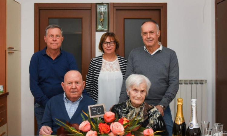 Tolentino, Guido e Maria festeggiano 70 anni di matrimonio: gli auguri del sindaco Tolentino, Guido e Maria festeggiano 70 anni di matrimonio: gli auguri del sindaco
