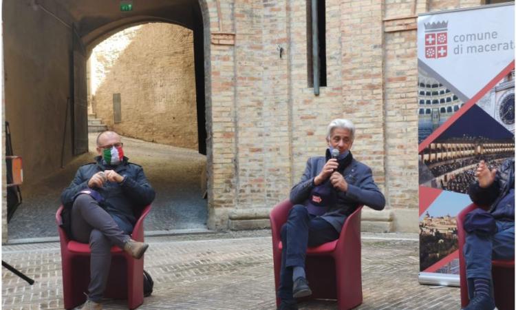 Macerata si trasforma nel 'Museo dell’auto più bello al mondo’: la Mille Miglia sbarca nel capoluogo
