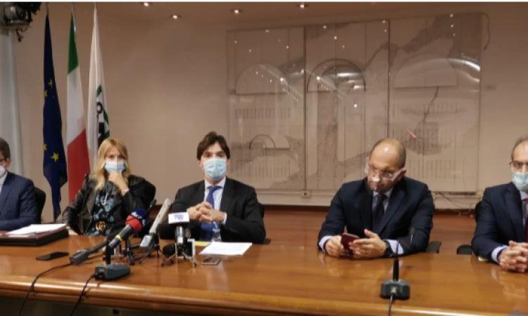 Marche, didattica a distanza per le superiori e Tpl ridotto al 60%: Acquaroli firma l'ordinanza Marche, didattica a distanza per le superiori e Tpl ridotto al 60%: Acquaroli firma l'ordinanza