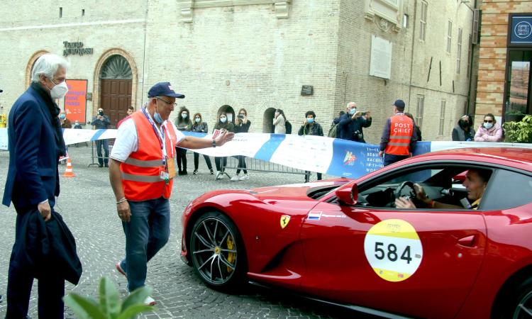 Macerata accoglie la Mille Miglia: una "Freccia Rossa" attraversa le vie del centro storco (VIDEO e Fotogallery) Macerata accoglie la Mille Miglia: una "Freccia Rossa" attraversa le vie del centro storco (VIDEO e Fotogallery)
