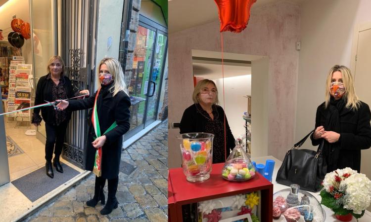 Macerata, taglio del nastro per una nuova attività in centro: Tiziana Frontini inaugura "Up"