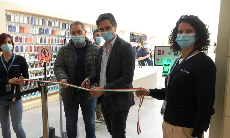 Apre a Trevi il nuovo negozio Med Store, Parcaroli: "C'è grande entusiasmo"