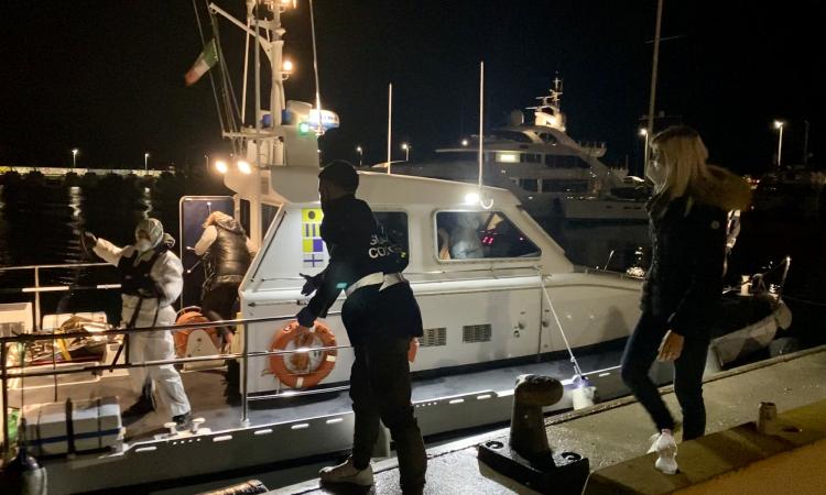 Civitanova, caso di trombosi a bordo di una nave: evacuato passeggero austriaco Civitanova, caso di trombosi a bordo di una nave: evacuato passeggero austriaco