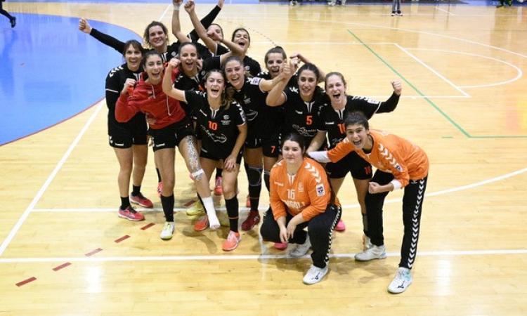 Pallamano, prima gioia per la Santarelli Cingoli: battuta Padova 24-20 Pallamano, prima gioia per la Santarelli Cingoli: battuta Padova 24-20