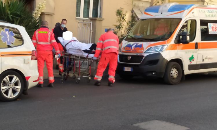 Macerata, tenta di avvelenarsi ingerendo una sostanza tossica: giovane in gravi condizioni (FOTO) Macerata, tenta di avvelenarsi ingerendo una sostanza tossica: giovane in gravi condizioni (FOTO)