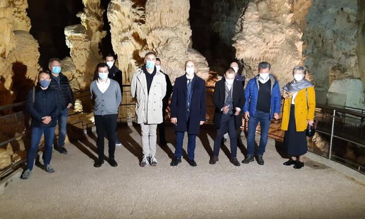 Unicam protagonista alle grotte di Frasassi: siglato protocollo d'intesa con il Comune di Genga Unicam protagonista alle grotte di Frasassi: siglato protocollo d'intesa con il Comune di Genga