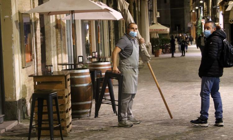 Macerata, ristoratori e baristi tra speranze e lacrime: "Punteremo su asporto e consegne"