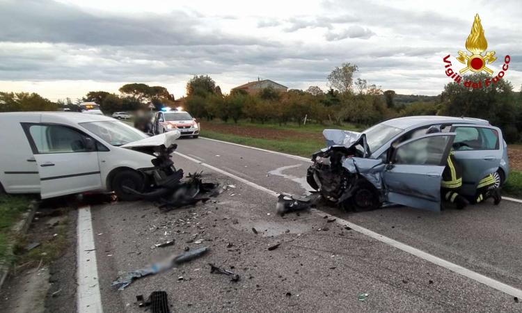 Macerata, incidente lungo la Carrareccia: tre feriti e strada chiusa al traffico (FOTO)