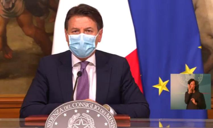 Aiuti per 5 miliardi alle categorie più colpite, approvato il Decreto Ristori: "Risorse immediate" Aiuti per 5 miliardi alle categorie più colpite, approvato il Decreto Ristori: "Risorse immediate"